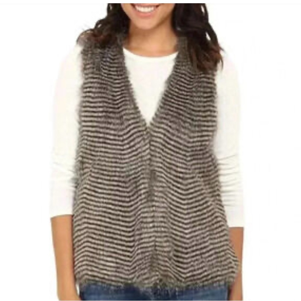 JACK BY BB DAKOTA GREY FAUX FUR VEST 18” PTP